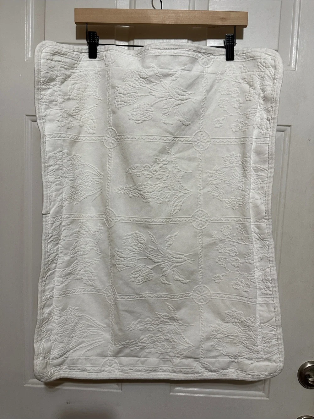 VTG Crown Crafts Matelasse White Floral Embossed Standard Pillow Sham Set Of 2